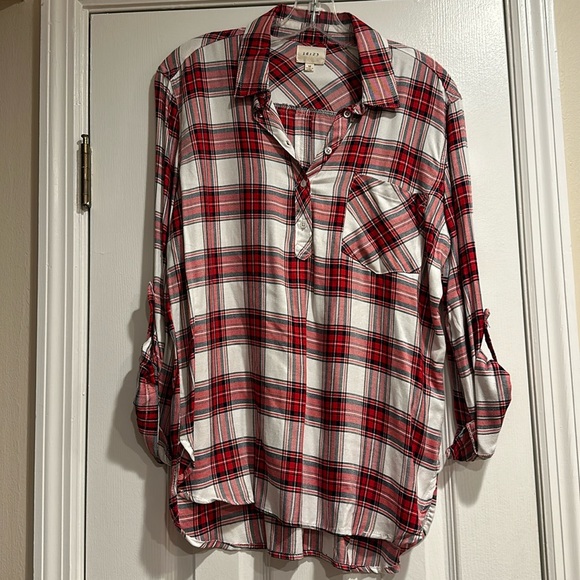 Plaid 1/4 button collared shirt with rolled button sleeve option. - Picture 1 of 8
